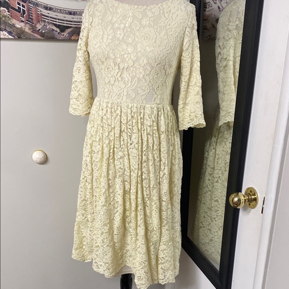 VNTG DAINTY JEWELLS CLOTHIER 80s LACE WEDDING DRESS/EASTER DRESS BUTTER YELLOW - Picture 1 of 16